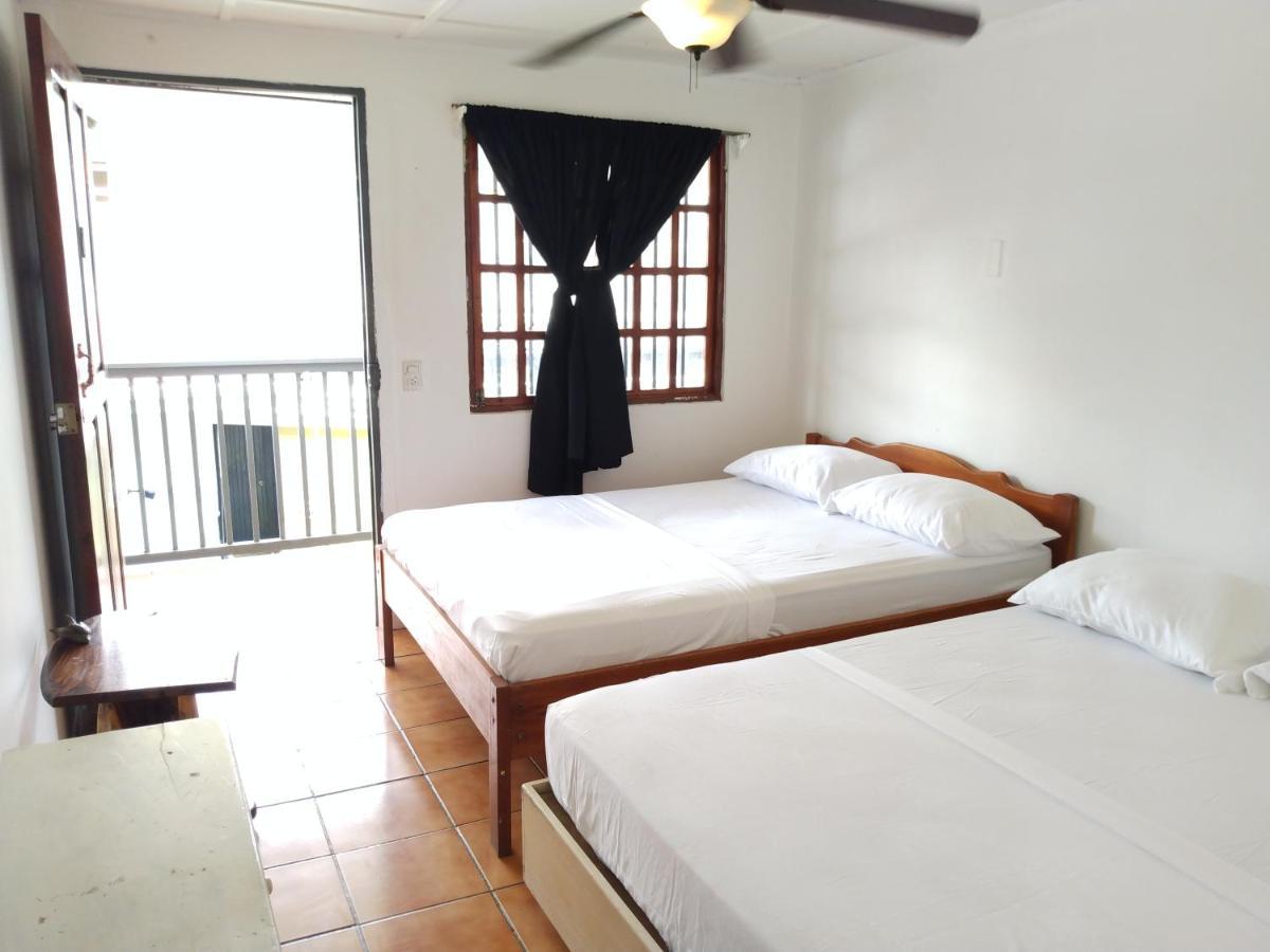 יקו Buena Nota Hostel מראה חיצוני תמונה